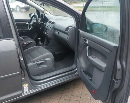 Серый Фольксваген Туран, объемом двигателя 1.6 л и пробегом 264 тыс. км за 10300 $, фото 4 на Automoto.ua