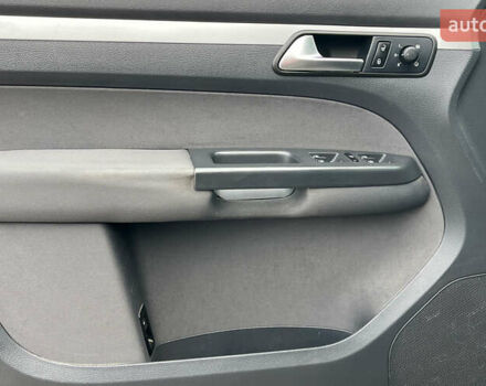 Серый Фольксваген Туран, объемом двигателя 1.6 л и пробегом 244 тыс. км за 9999 $, фото 25 на Automoto.ua