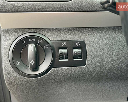 Серый Фольксваген Туран, объемом двигателя 1.6 л и пробегом 244 тыс. км за 9999 $, фото 12 на Automoto.ua