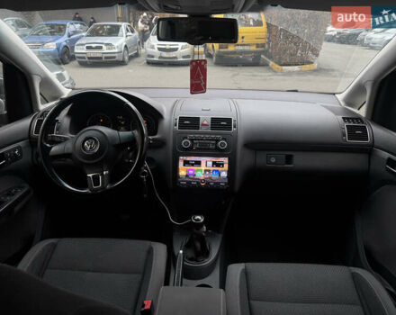 Сірий Фольксваген Туран, об'ємом двигуна 1.39 л та пробігом 227 тис. км за 10500 $, фото 5 на Automoto.ua
