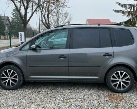 Серый Фольксваген Туран, объемом двигателя 1.6 л и пробегом 244 тыс. км за 9999 $, фото 3 на Automoto.ua