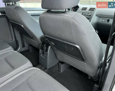 Серый Фольксваген Туран, объемом двигателя 1.4 л и пробегом 223 тыс. км за 7850 $, фото 73 на Automoto.ua