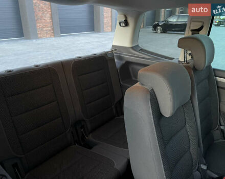 Серый Фольксваген Туран, объемом двигателя 1.6 л и пробегом 331 тыс. км за 8700 $, фото 36 на Automoto.ua