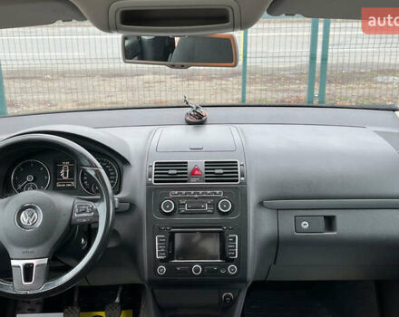 Серый Фольксваген Туран, объемом двигателя 1.6 л и пробегом 244 тыс. км за 9999 $, фото 10 на Automoto.ua