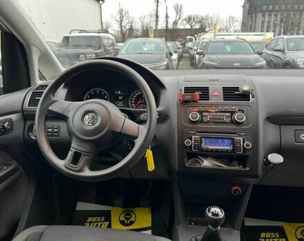 Серый Фольксваген Туран, объемом двигателя 1.4 л и пробегом 224 тыс. км за 7500 $, фото 10 на Automoto.ua