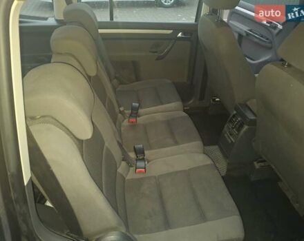 Серый Фольксваген Туран, объемом двигателя 1.6 л и пробегом 276 тыс. км за 8700 $, фото 6 на Automoto.ua