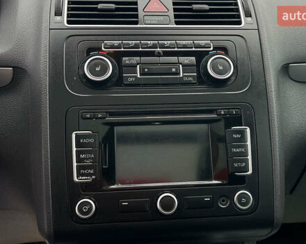 Серый Фольксваген Туран, объемом двигателя 1.6 л и пробегом 244 тыс. км за 9999 $, фото 13 на Automoto.ua