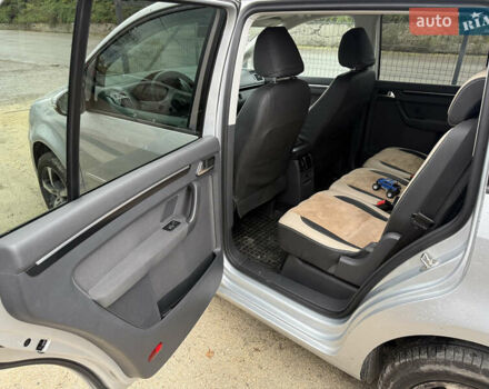 Серый Фольксваген Туран, объемом двигателя 1.4 л и пробегом 300 тыс. км за 7000 $, фото 16 на Automoto.ua