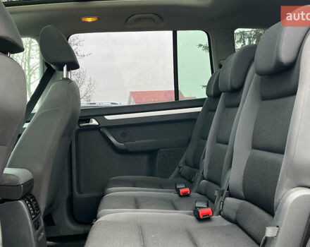 Серый Фольксваген Туран, объемом двигателя 1.6 л и пробегом 244 тыс. км за 9999 $, фото 22 на Automoto.ua