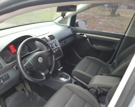 Серый Фольксваген Туран, объемом двигателя 2 л и пробегом 300 тыс. км за 10999 $, фото 7 на Automoto.ua