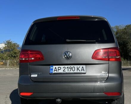 Серый Фольксваген Туран, объемом двигателя 1.6 л и пробегом 301 тыс. км за 9000 $, фото 3 на Automoto.ua