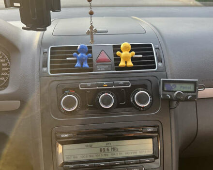 Серый Фольксваген Туран, объемом двигателя 1.6 л и пробегом 262 тыс. км за 8800 $, фото 10 на Automoto.ua