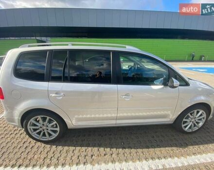 Серый Фольксваген Туран, объемом двигателя 1.6 л и пробегом 250 тыс. км за 10750 $, фото 3 на Automoto.ua