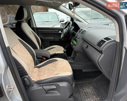 Серый Фольксваген Туран, объемом двигателя 1.4 л и пробегом 300 тыс. км за 7000 $, фото 12 на Automoto.ua