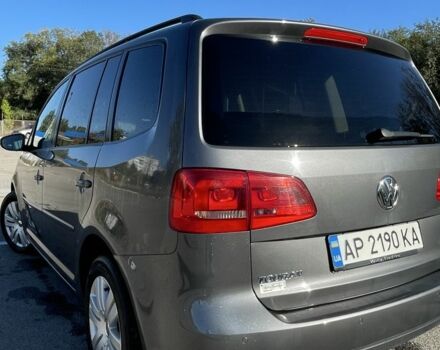 Серый Фольксваген Туран, объемом двигателя 1.6 л и пробегом 301 тыс. км за 9000 $, фото 1 на Automoto.ua