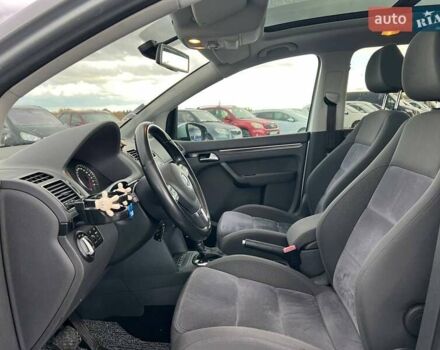 Сірий Фольксваген Туран, об'ємом двигуна 1.6 л та пробігом 269 тис. км за 10990 $, фото 18 на Automoto.ua