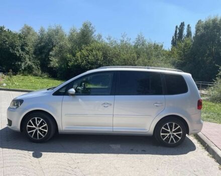 Серый Фольксваген Туран, объемом двигателя 1.6 л и пробегом 260 тыс. км за 11000 $, фото 4 на Automoto.ua