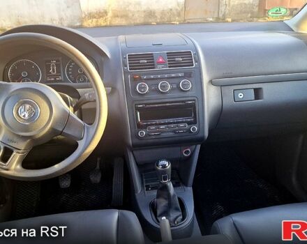 Серый Фольксваген Туран, объемом двигателя 2 л и пробегом 221 тыс. км за 9500 $, фото 2 на Automoto.ua