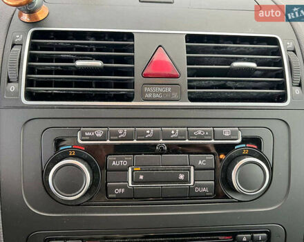 Сірий Фольксваген Туран, об'ємом двигуна 1.6 л та пробігом 269 тис. км за 10990 $, фото 28 на Automoto.ua