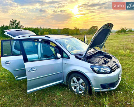 Сірий Фольксваген Туран, об'ємом двигуна 1.6 л та пробігом 250 тис. км за 12000 $, фото 2 на Automoto.ua