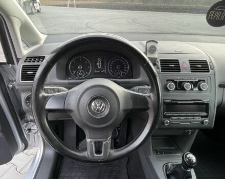 Сірий Фольксваген Туран, об'ємом двигуна 2 л та пробігом 261 тис. км за 10000 $, фото 15 на Automoto.ua