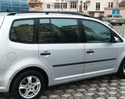 Серый Фольксваген Туран, объемом двигателя 1.6 л и пробегом 250 тыс. км за 9500 $, фото 2 на Automoto.ua