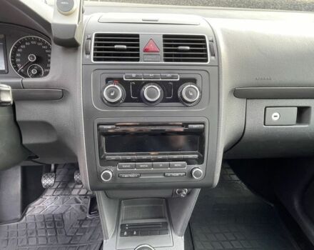 Сірий Фольксваген Туран, об'ємом двигуна 2 л та пробігом 261 тис. км за 10000 $, фото 18 на Automoto.ua