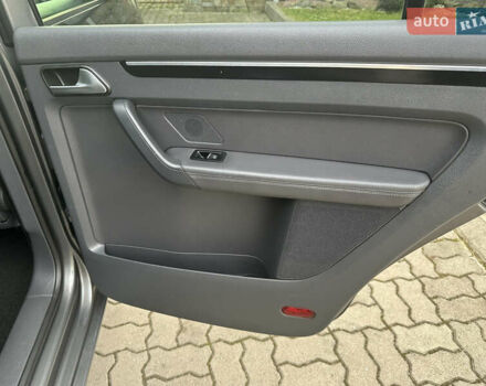 Сірий Фольксваген Туран, об'ємом двигуна 2 л та пробігом 224 тис. км за 12199 $, фото 120 на Automoto.ua