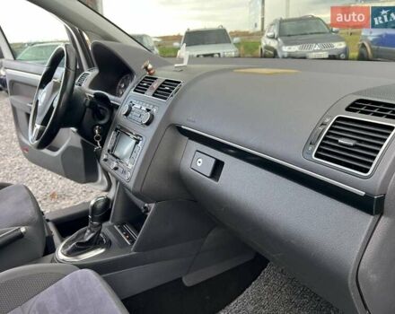 Сірий Фольксваген Туран, об'ємом двигуна 1.6 л та пробігом 269 тис. км за 10990 $, фото 44 на Automoto.ua