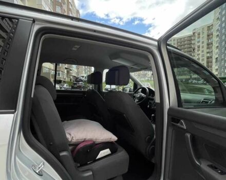 Серый Фольксваген Туран, объемом двигателя 1.6 л и пробегом 290 тыс. км за 9900 $, фото 6 на Automoto.ua