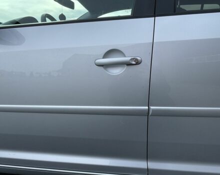 Сірий Фольксваген Туран, об'ємом двигуна 2 л та пробігом 261 тис. км за 10000 $, фото 6 на Automoto.ua