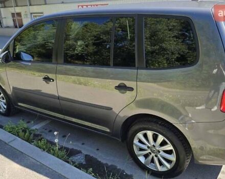 Серый Фольксваген Туран, объемом двигателя 1.39 л и пробегом 210 тыс. км за 8800 $, фото 1 на Automoto.ua