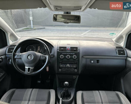 Серый Фольксваген Туран, объемом двигателя 1.6 л и пробегом 232 тыс. км за 11250 $, фото 39 на Automoto.ua