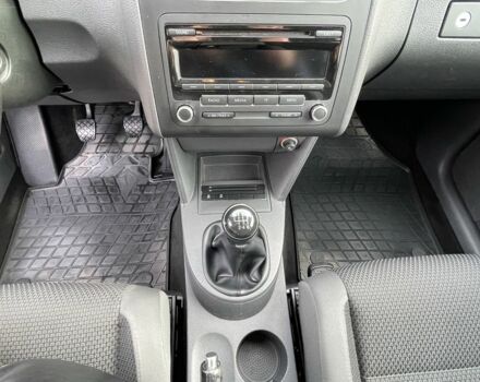 Сірий Фольксваген Туран, об'ємом двигуна 2 л та пробігом 261 тис. км за 10000 $, фото 17 на Automoto.ua