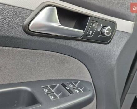 Серый Фольксваген Туран, объемом двигателя 1.6 л и пробегом 256 тыс. км за 8900 $, фото 34 на Automoto.ua