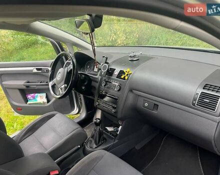 Серый Фольксваген Туран, объемом двигателя 1.98 л и пробегом 260 тыс. км за 11400 $, фото 5 на Automoto.ua