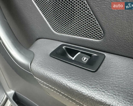 Сірий Фольксваген Туран, об'ємом двигуна 2 л та пробігом 224 тис. км за 12199 $, фото 121 на Automoto.ua