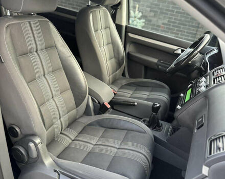 Серый Фольксваген Туран, объемом двигателя 1.6 л и пробегом 232 тыс. км за 11250 $, фото 51 на Automoto.ua