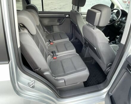 Сірий Фольксваген Туран, об'ємом двигуна 2 л та пробігом 261 тис. км за 10000 $, фото 23 на Automoto.ua