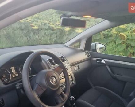 Серый Фольксваген Туран, объемом двигателя 1.6 л и пробегом 300 тыс. км за 9600 $, фото 6 на Automoto.ua