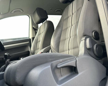 Серый Фольксваген Туран, объемом двигателя 1.6 л и пробегом 232 тыс. км за 11250 $, фото 49 на Automoto.ua