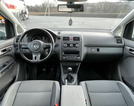 Сірий Фольксваген Туран, об'ємом двигуна 2 л та пробігом 261 тис. км за 10000 $, фото 20 на Automoto.ua