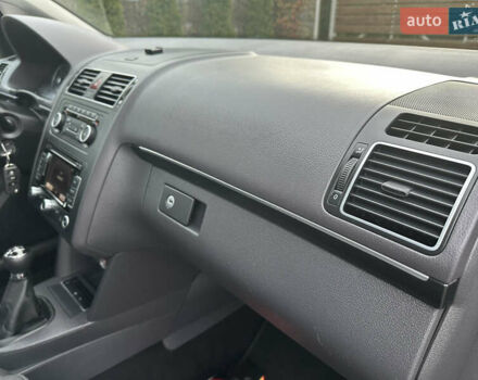 Сірий Фольксваген Туран, об'ємом двигуна 2 л та пробігом 224 тис. км за 12199 $, фото 110 на Automoto.ua