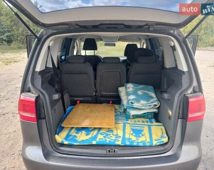 Серый Фольксваген Туран, объемом двигателя 1.6 л и пробегом 248 тыс. км за 10700 $, фото 6 на Automoto.ua