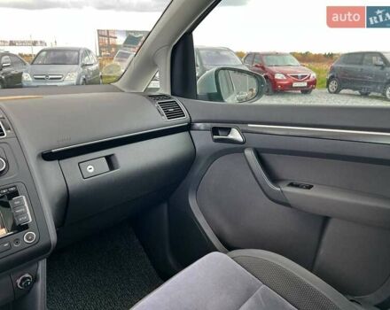 Сірий Фольксваген Туран, об'ємом двигуна 1.6 л та пробігом 269 тис. км за 10990 $, фото 33 на Automoto.ua