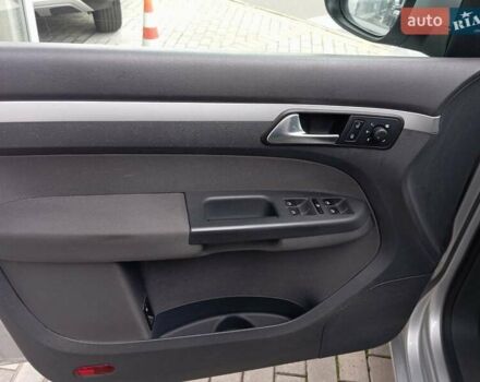 Серый Фольксваген Туран, объемом двигателя 1.39 л и пробегом 169 тыс. км за 11200 $, фото 8 на Automoto.ua