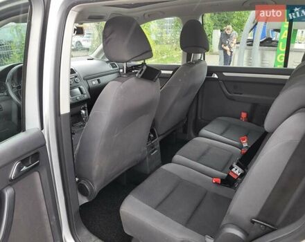 Серый Фольксваген Туран, объемом двигателя 1.6 л и пробегом 367 тыс. км за 10454 $, фото 11 на Automoto.ua