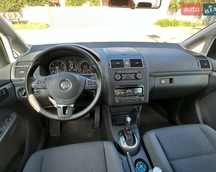 Сірий Фольксваген Туран, об'ємом двигуна 1.97 л та пробігом 52 тис. км за 16500 $, фото 5 на Automoto.ua