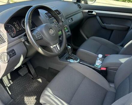 Сірий Фольксваген Туран, об'ємом двигуна 1.97 л та пробігом 52 тис. км за 16500 $, фото 4 на Automoto.ua