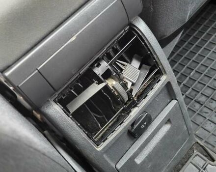 Серый Фольксваген Туран, объемом двигателя 1.6 л и пробегом 367 тыс. км за 10454 $, фото 3 на Automoto.ua